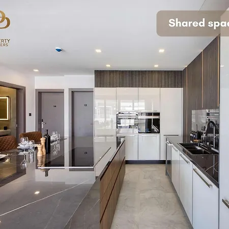 Urban 19 Residences Premium Inn *